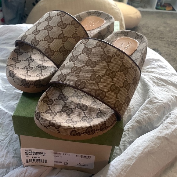 Gucci Slides - Picture 1 of 4